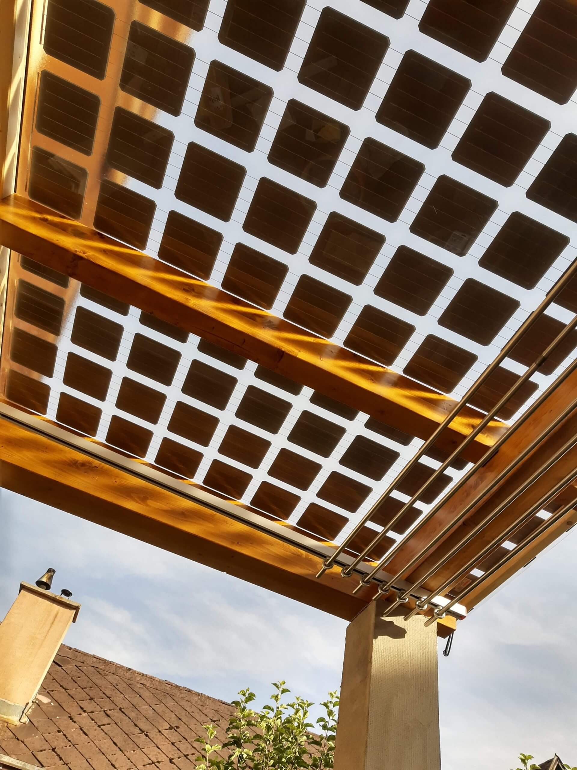 istalacia strechy na terase pokrytiu fotovoltaickymi panelmi s vykonom 2100W a striedacom Godwee 5000W